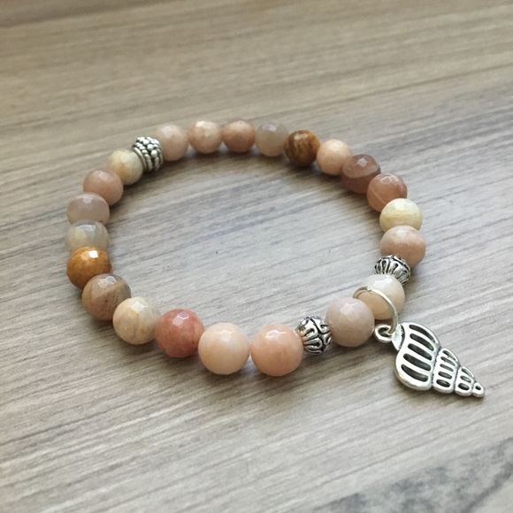 ☀️ new style!  Faceted Sunstone with Conch Charm - Picture 3 of 5